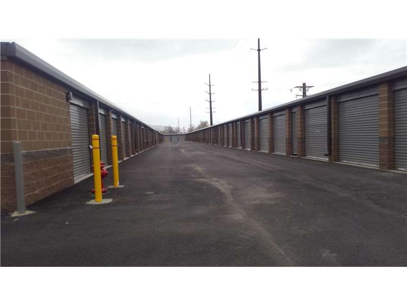 Metal storage building exterior at Extra Space Storage Centerville